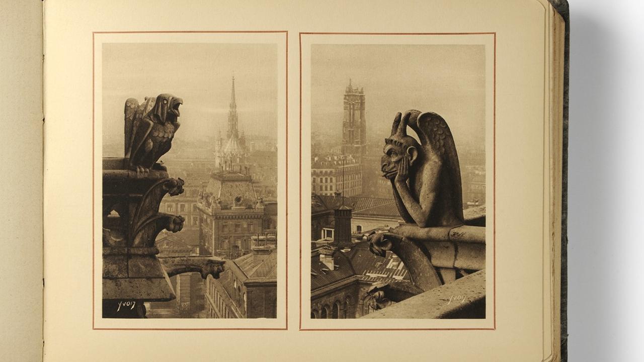 Zwei Postkartenmotive aus Yvons Fotoband Paris ... en flânant: Les Chimères de Notre-Dame, Paris, um 1930