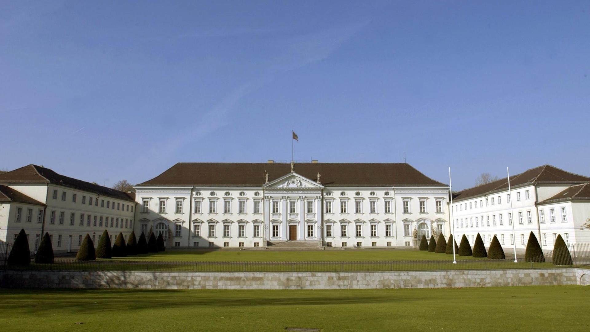 Außenansicht des Schlosses Bellevue in Berlin-Tiergarten, dem Sitz des Bundespräsidenten