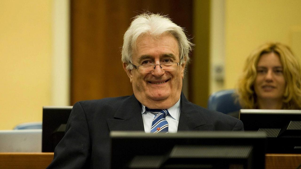 Radovan Karadzic im Gerichtssaal in Den Haag. 