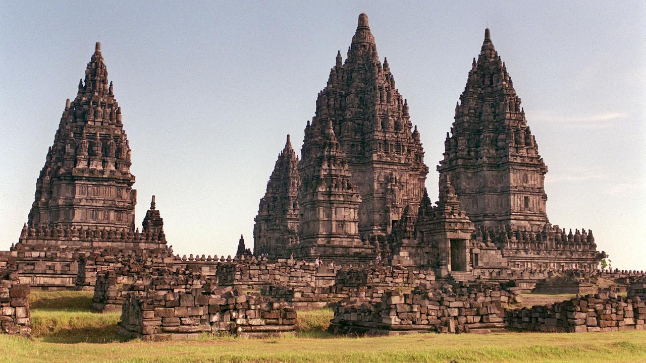 Der dem Hindu-Gott Shiva gewidmete Tempel in Prambanan auf der indonesischen Insel Java. (Aufnahme vom Mai 2000). Der Hindutempel wurde 1991 von der Unesco als Kulturdenkmal in die Welterbe-Liste aufgenommen.