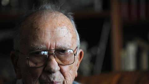 Der ehemalige spanische Politiker Santiago Carrillo (1915 - 2012) im Alter von 93 Jahren.