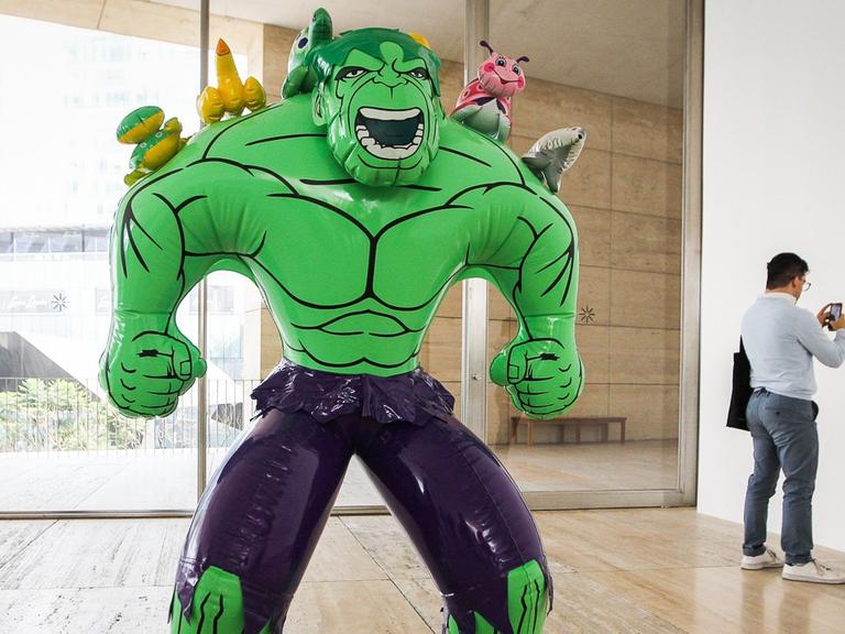 Zu sehen ist die Arbeit "Hulk" von Jeff Koons in der Ausstellung "The Desire and object of Marcel Duchamp and Jeff Koons" im Jumex Museum in Mexico City, Mexico, 16 May 2019. The provocative art of Duchamp and Koons arrives at the Jumex Museum in Mexico.