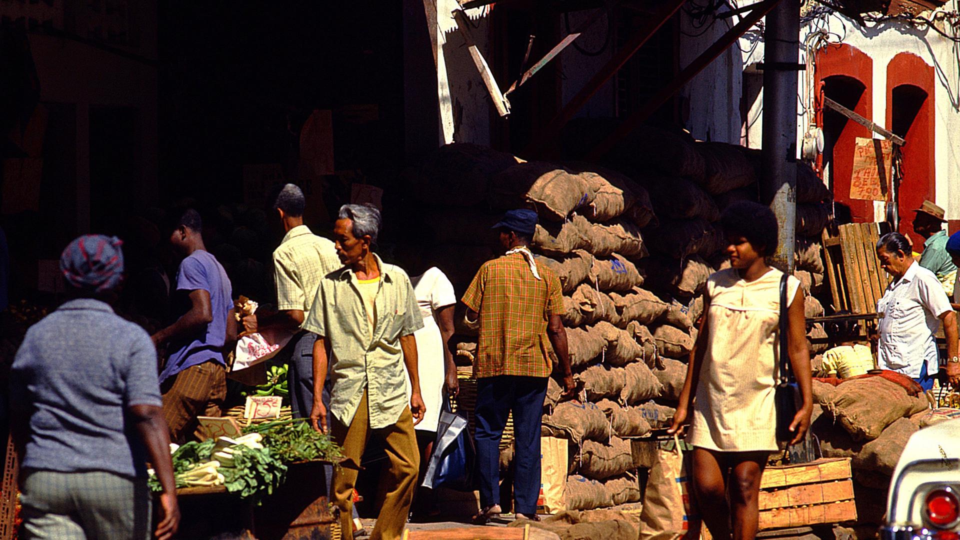 Markt in Port of Spain auf Trinidad, aufgenommen 2004.