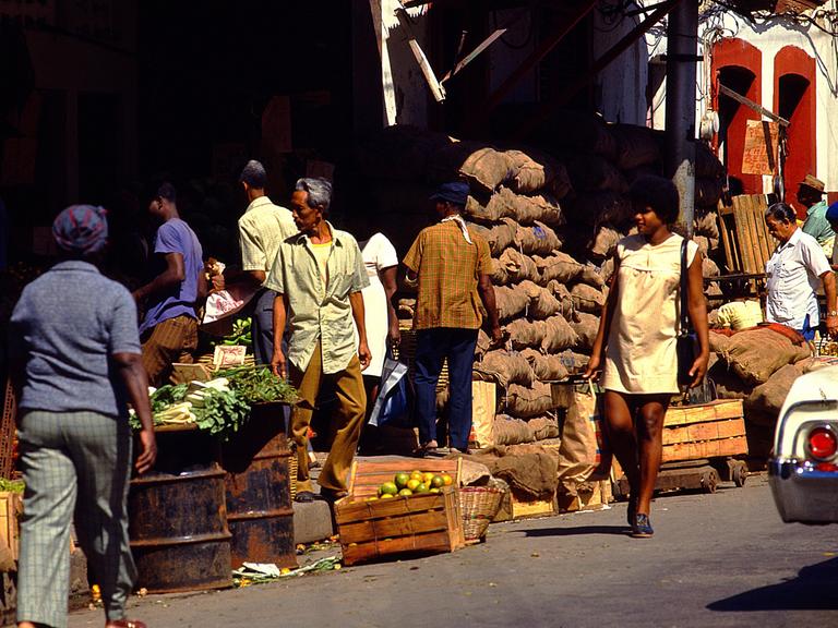 Markt in Port of Spain auf Trinidad, aufgenommen 2004.