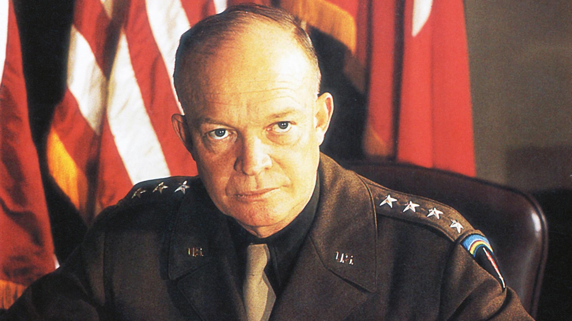Portrait von Dwight D. Eisenhower, hier Oberbefehlshaber der alliierten Streitkräfte 1943 in London.