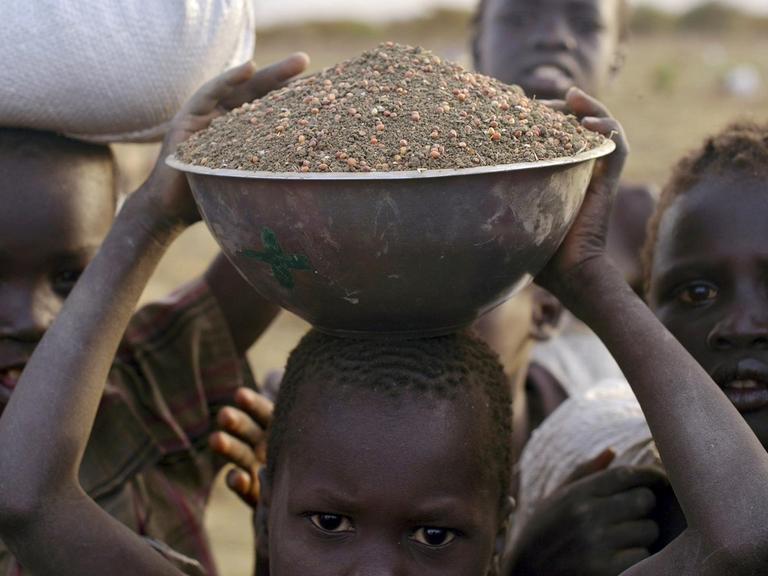 Vor allem in afrikanischen Ländern leiden Menschen Hunger.