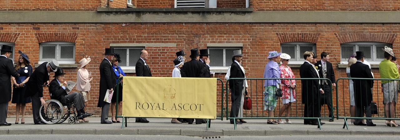 Morgendliche Warteschlange am Eingang von Royal Ascot