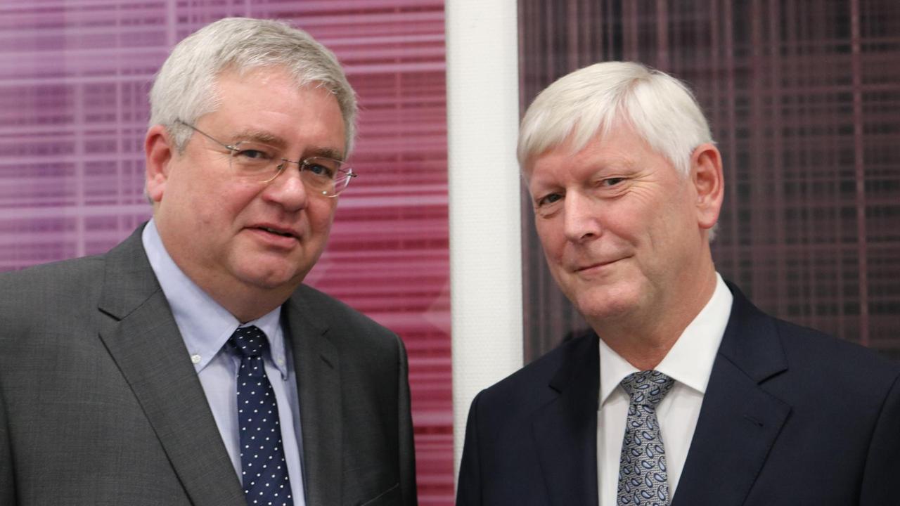 Dlf-Politikredakteur Klemens Kindermann (links im Bild), RWE-Vorstandsvorsitzender Rolf Martin Schmitz