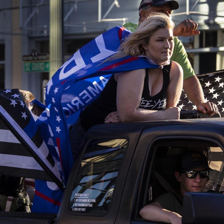 Anhänger von Präsident Trump bei einem Autokorso in Portland 