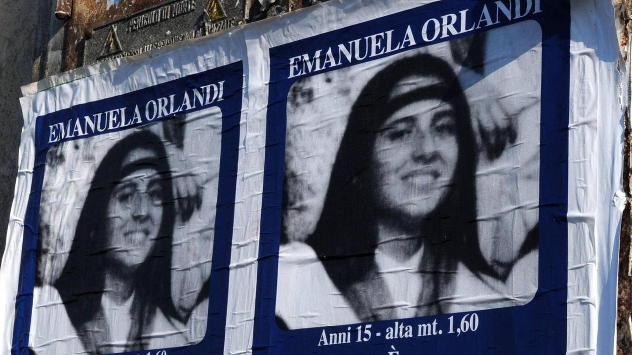 Poster, auf denen in Rom um Informationen zur entführten Emanuela Orlandi gebeten wird