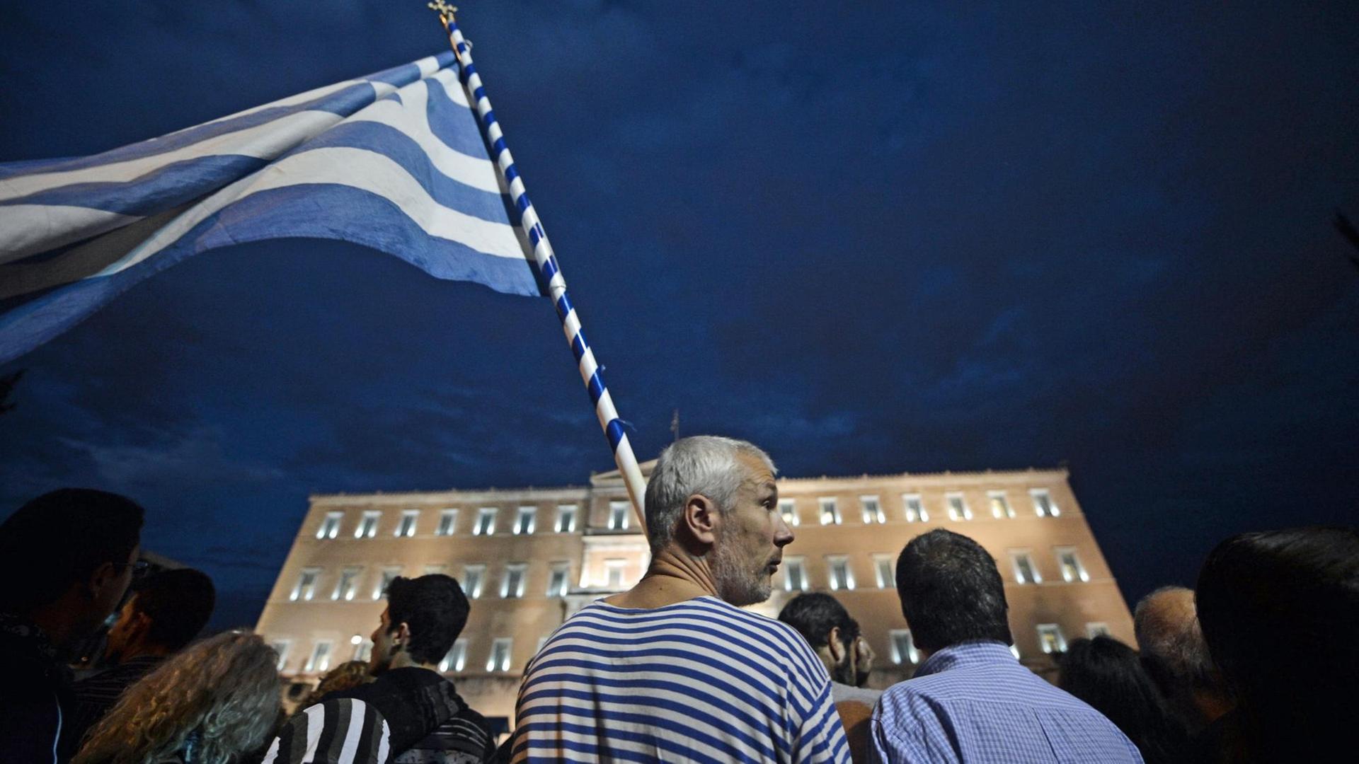 Demonstranten auf dem Syntagma-Platz vor dem griechischen Parlament in Athen während eines Generalstreiks im November 2012