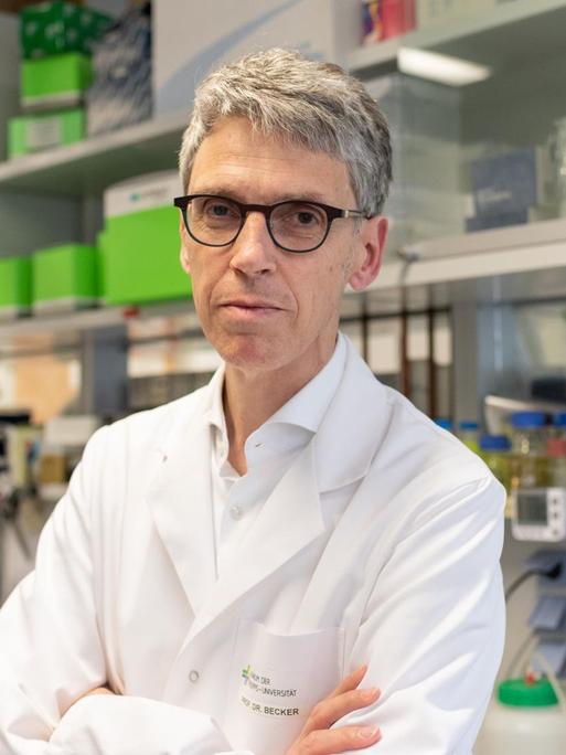 Der Virologe Prof. Dr. Stephan Becker im Institut für Virologie, an der Philipps-Universität Marburg