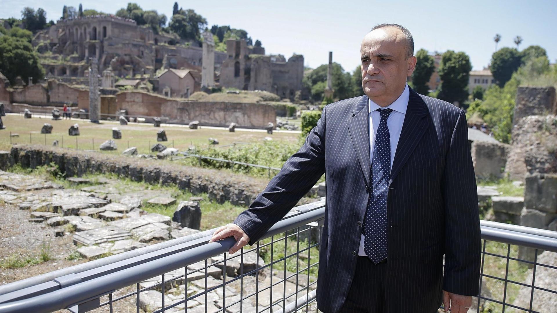 Italiens Kulturminister Alberto Bonisoli vor dem Forum Romanum.