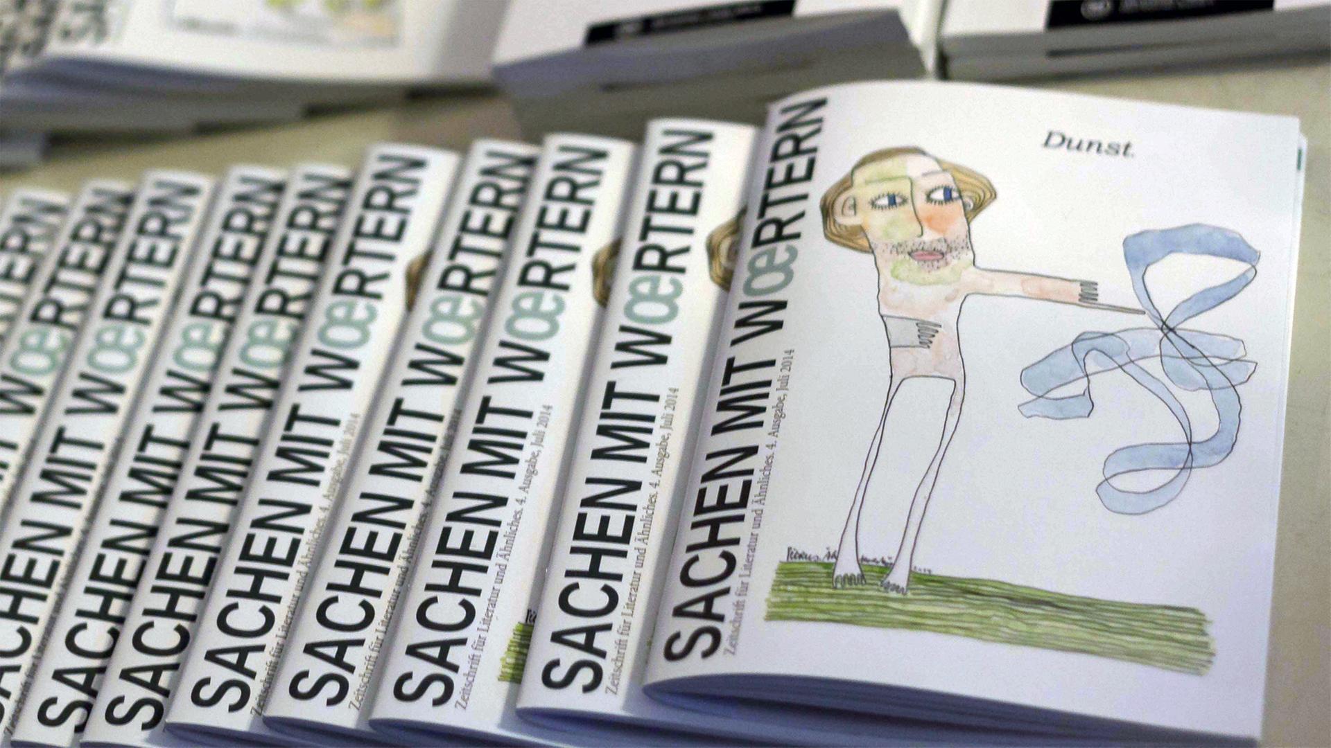 Mehrere Exemplare der Literaturzeitschrift "Sachen mit Wörtern"