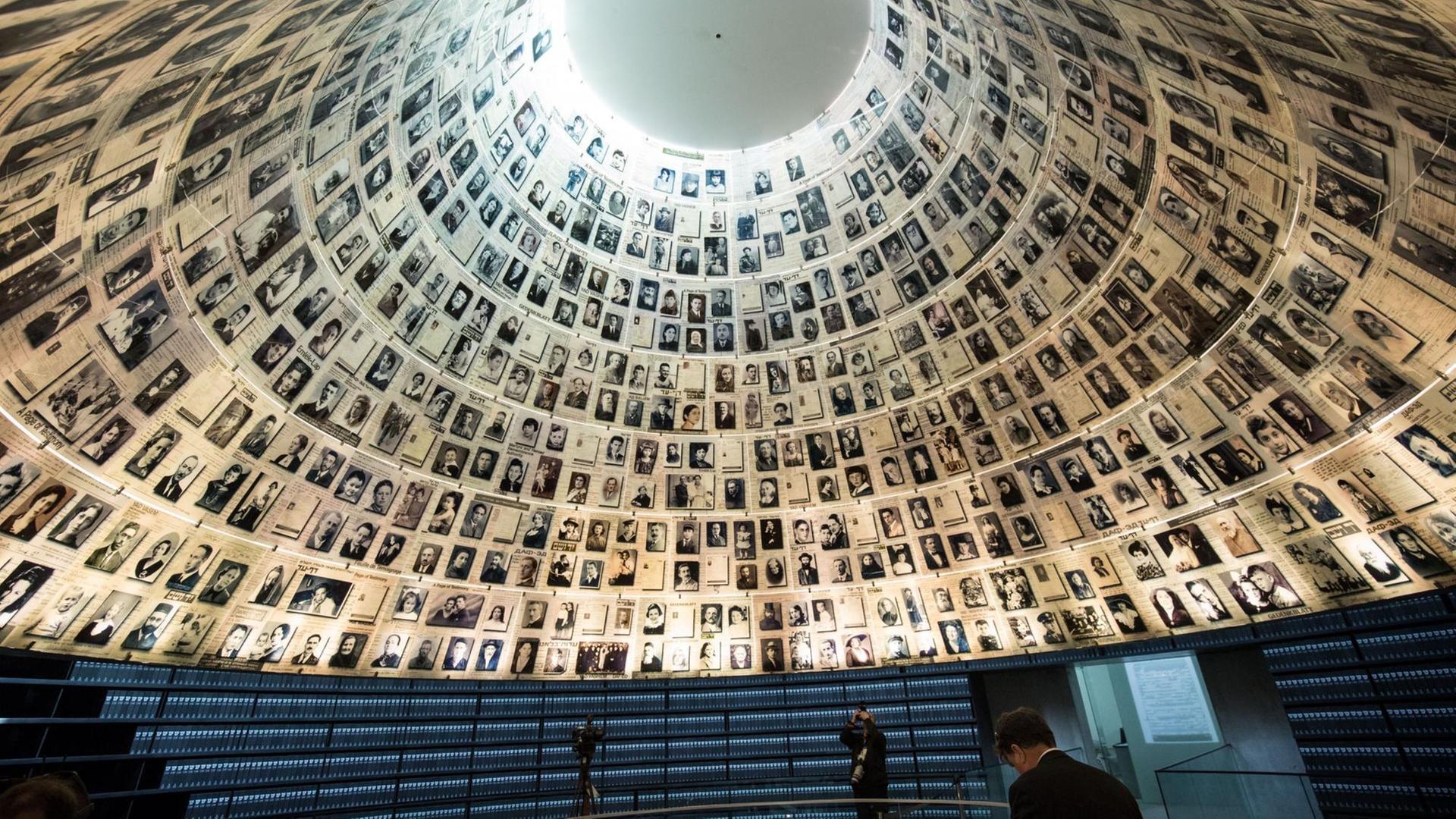 Die Hall of Names in der Holocaust Gedenkstätte Yad Vashem.