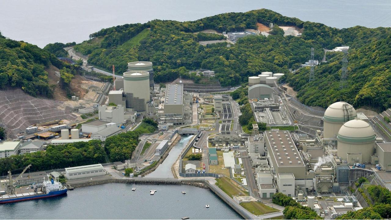 Luftaufnahme des Atomkraftwerks Takahama Luftaufnahme des Atomkraftwerks Takahama