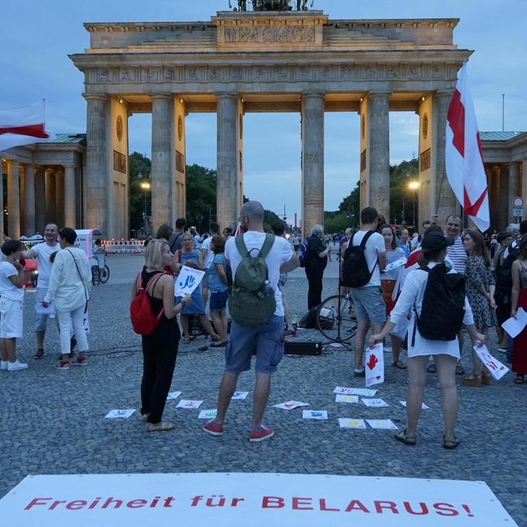 Demonstration unter dem Motto "Freiheit für Belarus" fuer eine Annullierung der Wahlen und Ausrufung von Neuwahlen in Weissrussland/Belarus