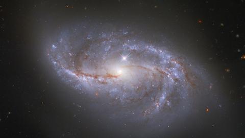 Die Galaxie NGC 2608, aufgenommen mit dem Hubble-Teleskop.