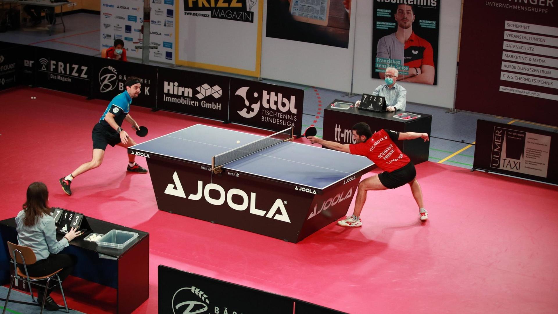 Timo Boll Borussia Duesseldorf gegen Emmanuel Lebesson TTC Neu Ulm TTBL Tischtennis Bundesliga, TTC Neu-Ulm vs. Borussia Duesseldorf am 18. 11. 2020 Pfaffenhofen *** Timo Boll Borussia Duesseldorf against Emmanuel Lebesson TTC Neu Ulm TTBL Table Tennis Bundesliga, TTC Neu Ulm vs. Borussia Duesseldorf on 18 11 2020 Pfaffenhofen Copyright: xLau/xEibner-Pressefotox EP_blu