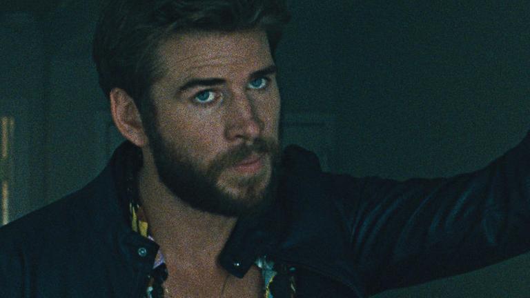 Der Schauspieler Liam Hemsworth ist auf dem Bild zu sehen, das eine Szene aus dem Kinofilm "Killerman" zeigt.