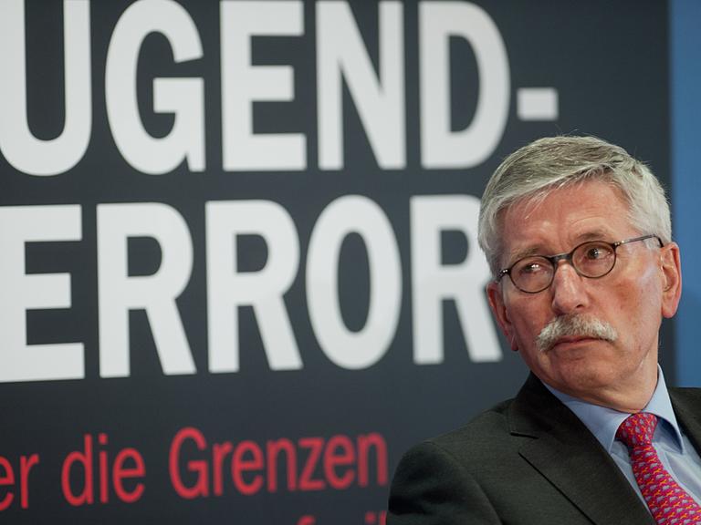 Thilo Sarrazin stellt am 24.02.2014 in Berlin sein neues Buch "Der neue Tugendterror" vor.