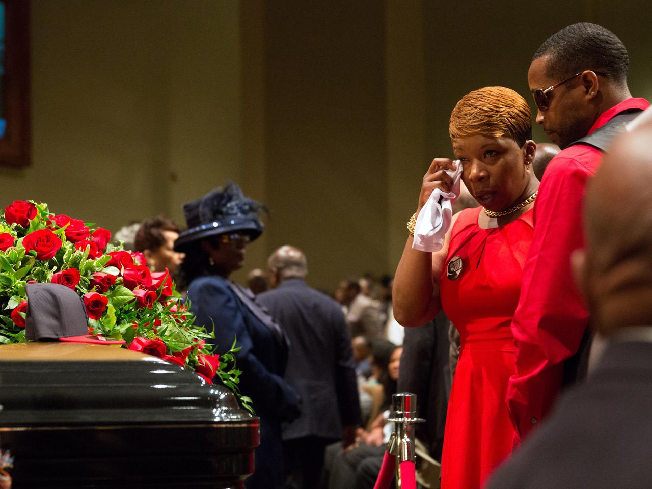 Michael Browns Mutter Lesley McSpadden bei der Beerdigung ihres Sohnes im August 2014.