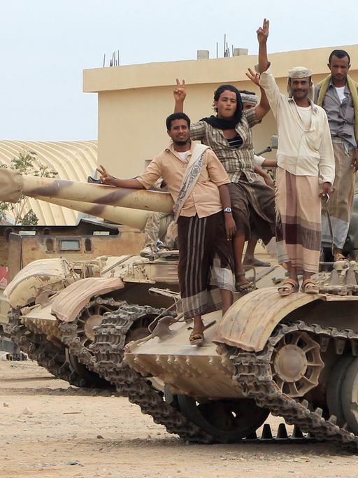 Anti-Huthi-Kämpfer im Jemen nördlich von Aden.