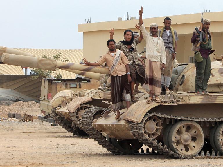 Anti-Huthi-Kämpfer im Jemen nördlich von Aden.