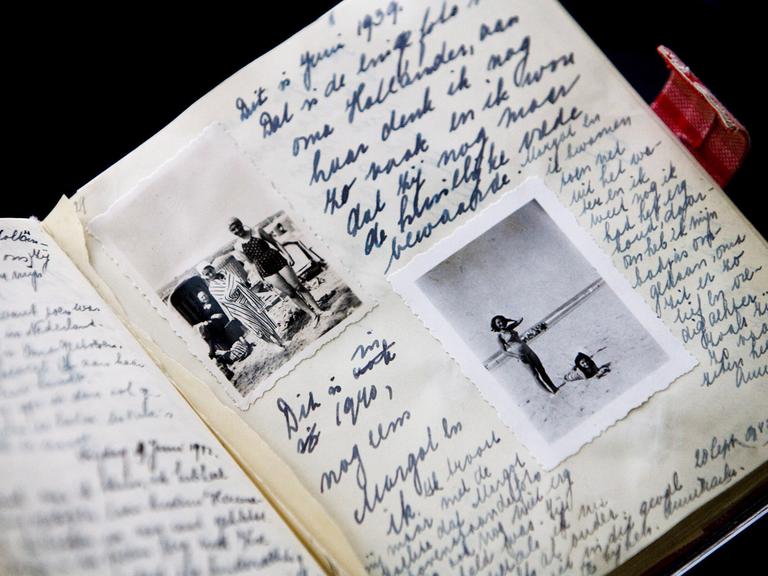 Faksimile des Tagebuchs der Anne Frank, herausgegeben vom Anne-Frank-Museum in Amsterdam