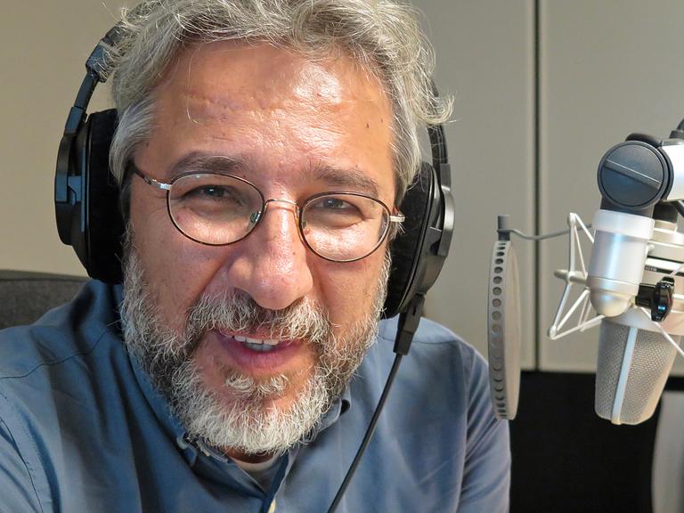 Can Dündar, Ex-Chefredakteur der Tageszeitung "Cumhuriyet", zu Gast bei Deutschlandradio Kultur.