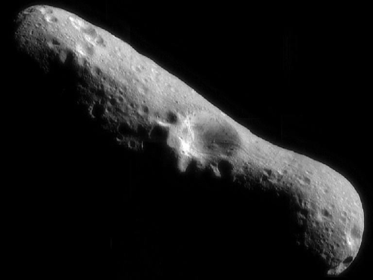 Eros, einer der langfristig potentiell gefährlichen Asteroiden.