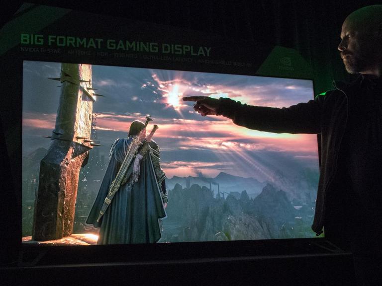 Das Nvidia Big Format Gaming Display hängt am 08.01.2018 auf der Consumer Electronics Show (CES) in Las Vegas (USA) bei einer Präsentation von Nvidia über einem Schrank.