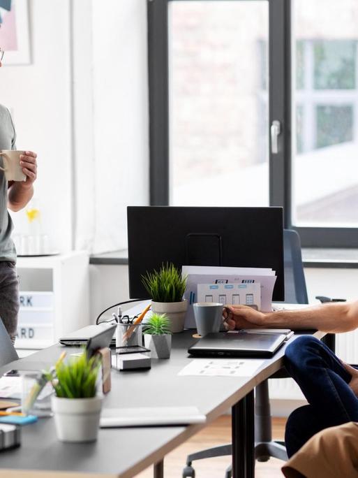 Team eines Start-ups im Büro
