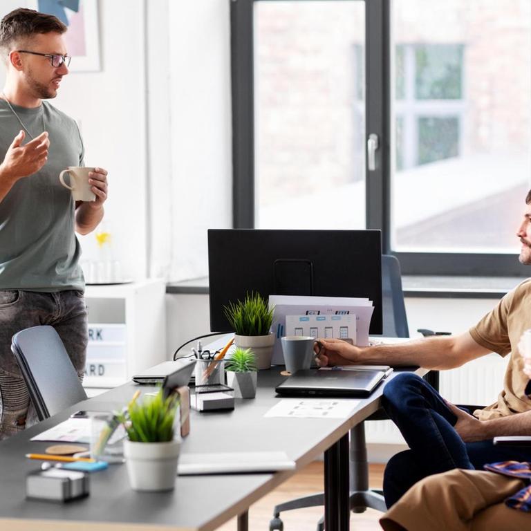 Team eines Start-ups im Büro