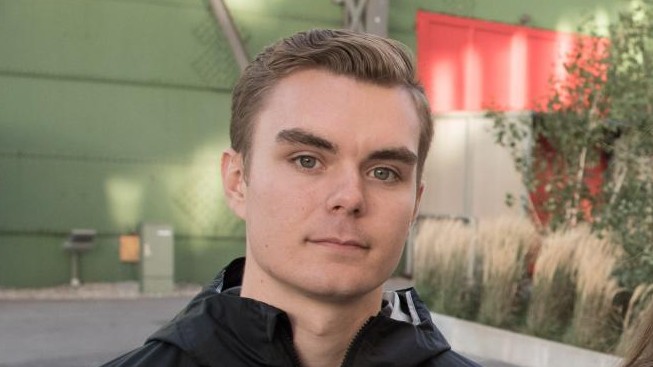 Nick Heubeck, Pauline Brünger und Sebastian Grieme, Fridays for Future-Aktivisten, stehen bei einer Pressekonferenz zu den Erwartungen an das Klimakabinett und zum bevorstehenden internationalen Streik am 20. September 2019, zusammen.