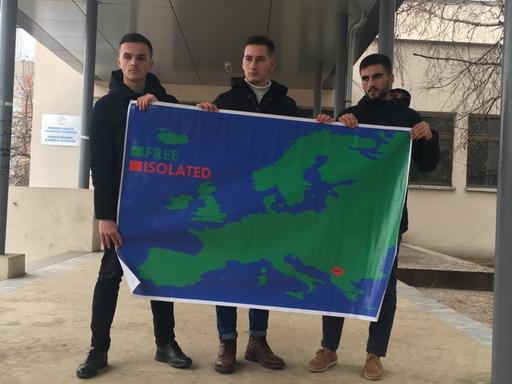 Die Studenten: Edison Syla, Blendon Arifi und Bekim Ibishi demonstrieren für mehr Reisefreiheit in Europa