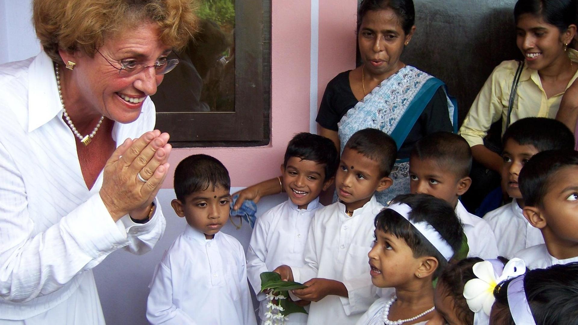 Mindestens dreimal im Jahr fliegt die 76-jährige Ursula Beier nach Sri Lanka.