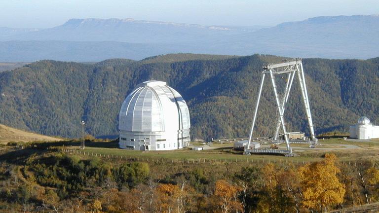 Die Kuppel des 6-Meter-Teleskops im Kaukasus.