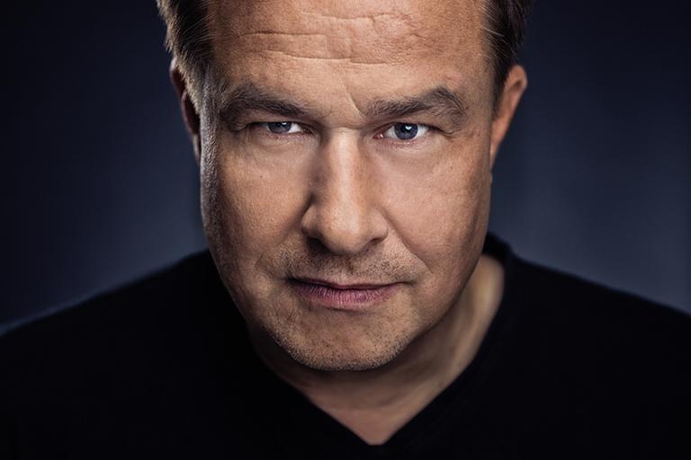 Portrait des Kabarettisten Lars Reichow.