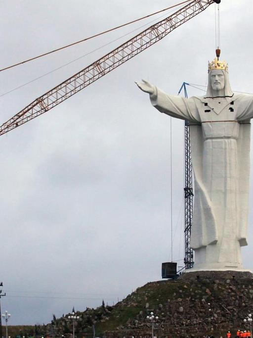 Der Bau der weltweit größten Jesus-Christus-Statue in Swiebodzin, Polen.