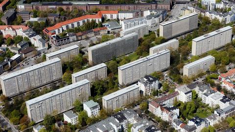 Die denkmalgeschützten Grindelhochhäuser, aufgenommen 2016 in Hamburg-Harvestehude von Süd-Osten aus