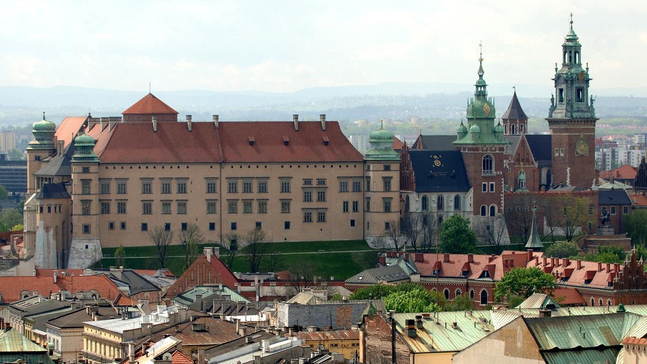 Blick vom Turm der Marienkirche auf den Wawel in Krakau, aufgenommen am 09.05.2005.
