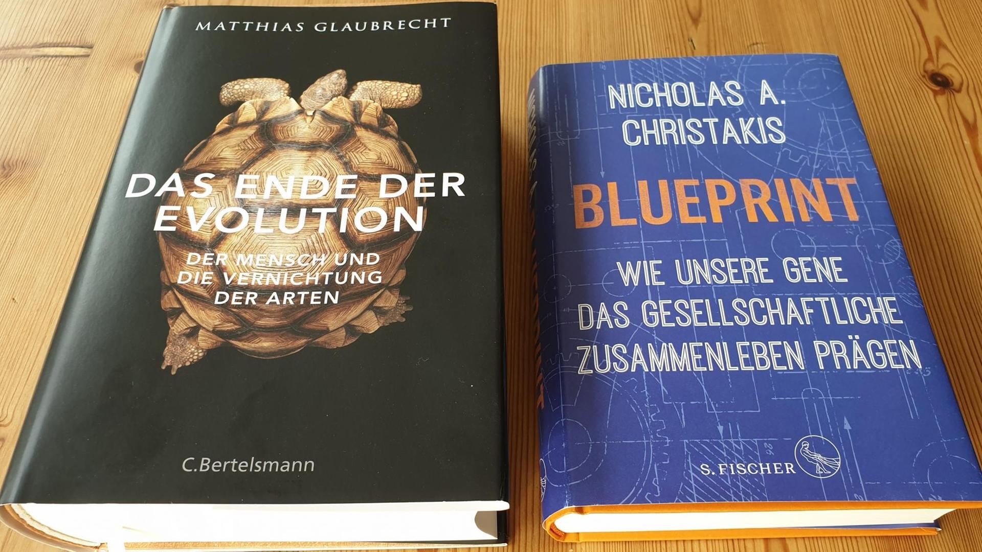 Die Cover der Bücher "Das Ende der Evolution" von Matthias Glaubrecht und "Blueprint" von Nicholas Christakis.