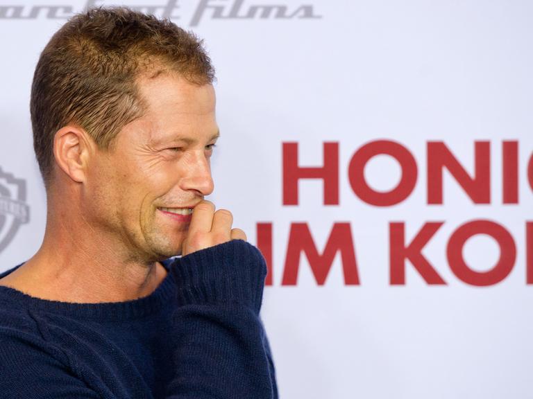 Die Schauspieler Til Schweiger posiert vor der Premiere seines Kinofilms "Honig im Kopf".