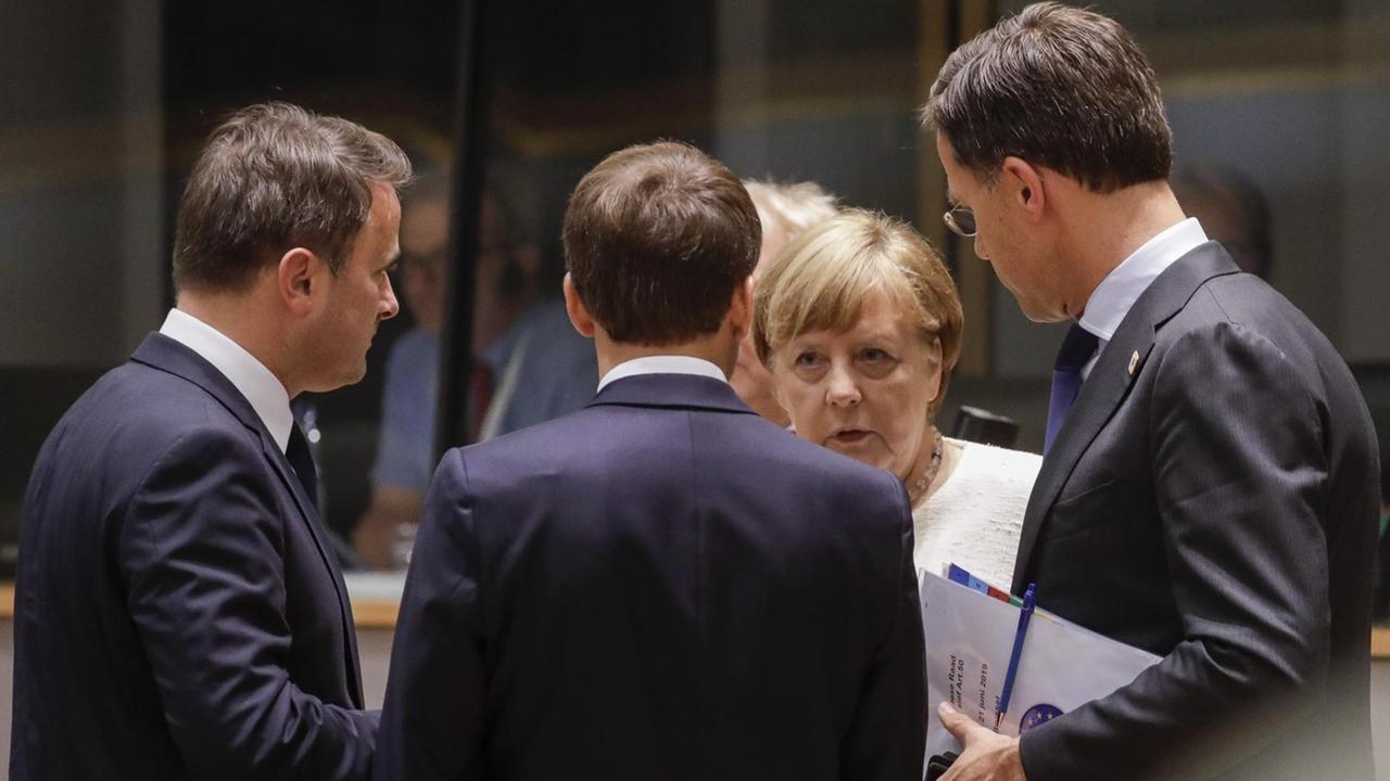 20.06.2019, Belgien, Brüssel: Prime Minister of Luxembourg Xavier Bettel, President of France Emmanuel Macron, Chancellor of Germany Angela Merkel and Prime Minister of the Netherlands Mark Rutte pictured during the first day of the EU summit meeting, Thursday 20 June 2019, at the European Union headquarters in Brussels. This is the first summit since last month's European elections. BELGA PHOTO THIERRY ROGE Foto: Thierry Roge/BELGA/dpa |
