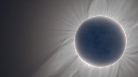 Schönes Foto einer totalen Sonnenfinsternis, aber Stifters Text ist viel deutlicher
