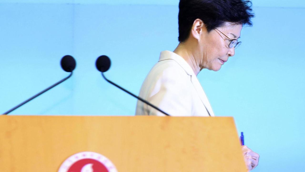 Hongkongs Regierungschefin Carrie Lam nach einer Pressekonferenz.
