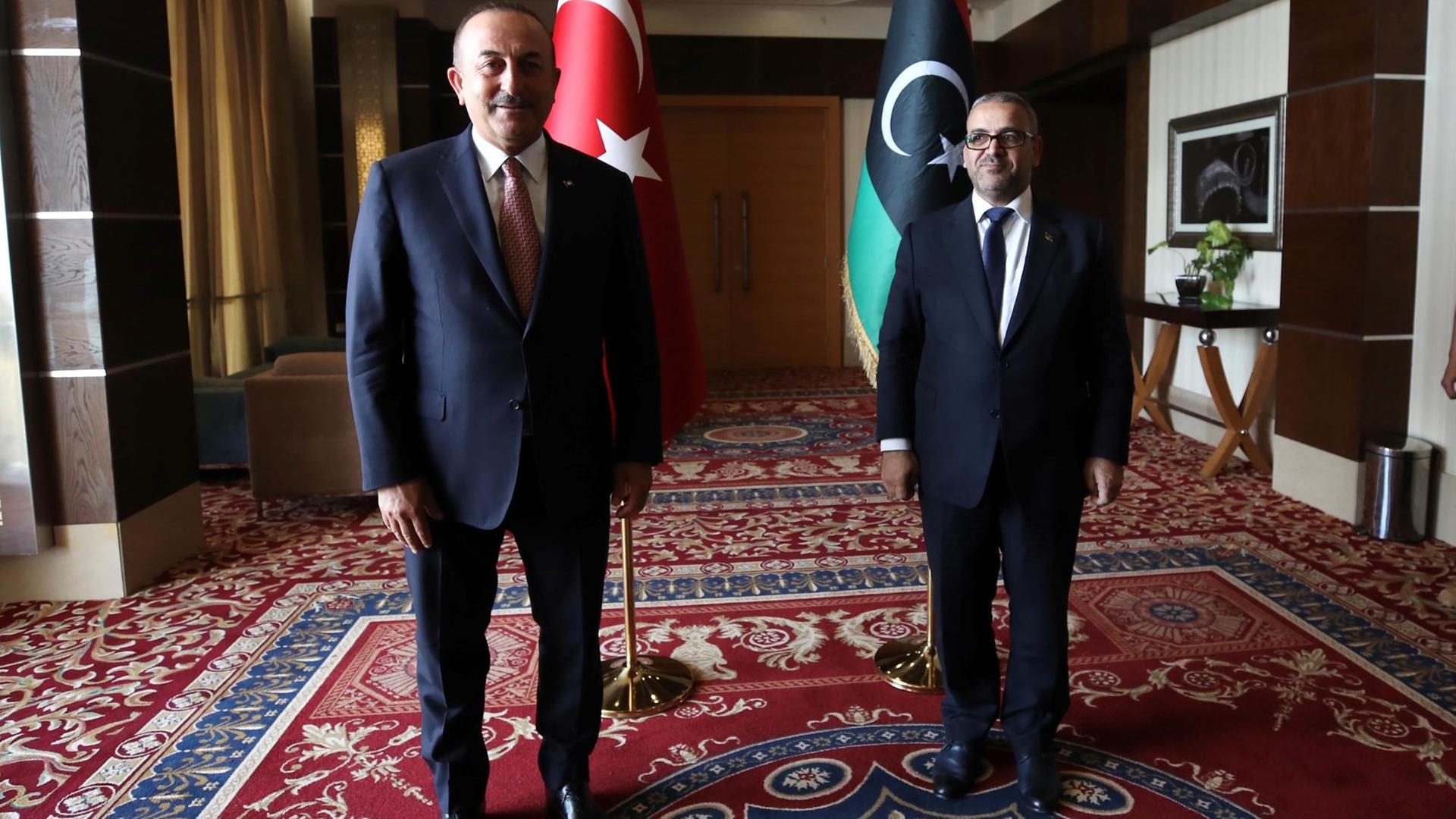 Der türkische Außenminister Mevlüt Çavuşoğlu und Khalid Al-Mishri, Vorsitzender des Hohen Staatsrats von Libyen in Tripolis am 17.06.2020