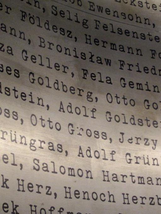 Die Namen der von Oskar Schindler geretteten Juden sind aufgelistet in einem Raum der ehemaligen Emailfabrik in Krakau (Polen), die heute ein Museum mit einer multimedialen Ausstellung zur deutschen Besatzung in Krakau ist. Ohne Schindlers Liste wäre der Krakauer Stadtteil Kazimierz nicht das pulsierende Szene-Stadtteil der Gegenwart.