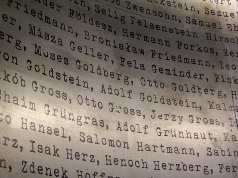 Die Kopie einer Liste von Oskar Schindler ist im Museum in Krakau zu besichtigen, wo seine Fabrik stand und auch die Dreharbeiten zum Film stattfanden.